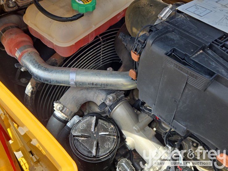 2019-caterpillar-420f2-image-44
