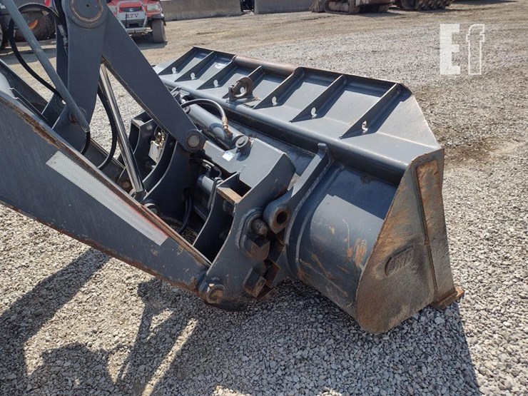 2010-deere-310sj-image-29