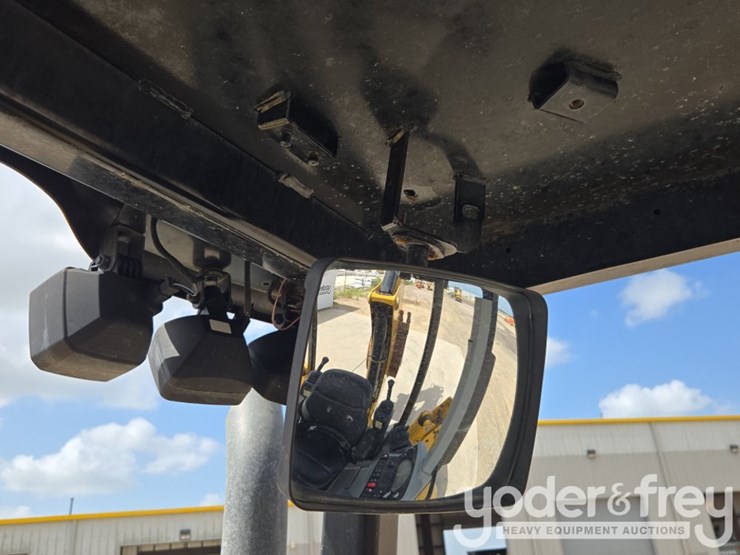 2019-caterpillar-420f2-image-58