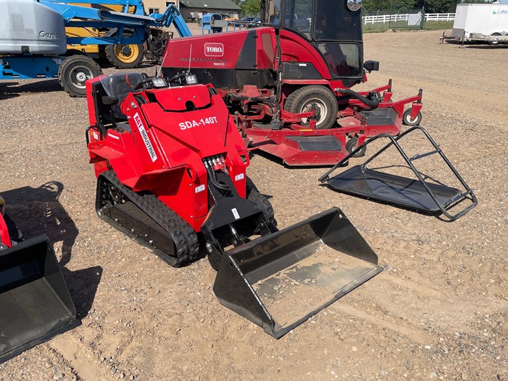#5501-•-2026-agt-crawler-loader-image-1