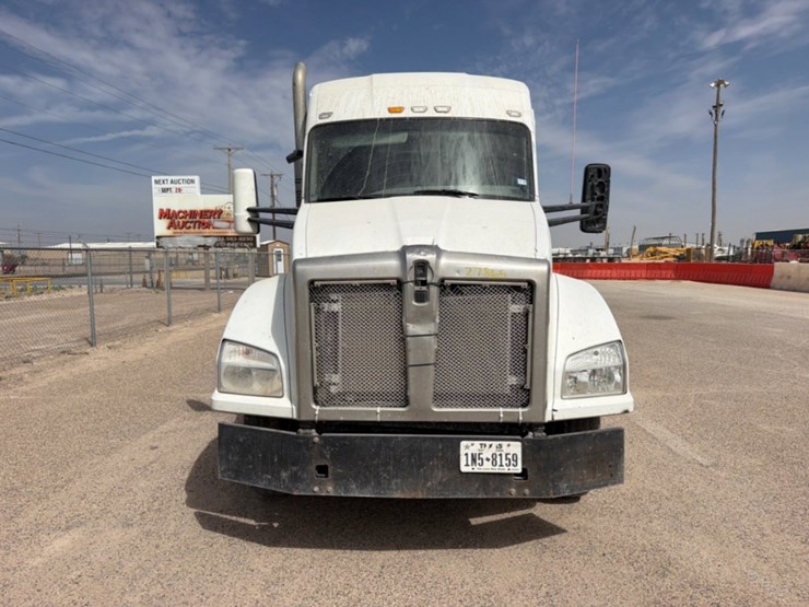 2015-kenworth-t880-image-2