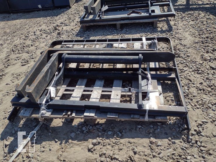 manitou-pfb-35n-1470-tilting-fork-carriage-image-1