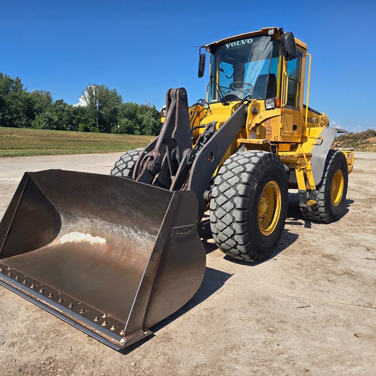 2005 VOLVO L90E