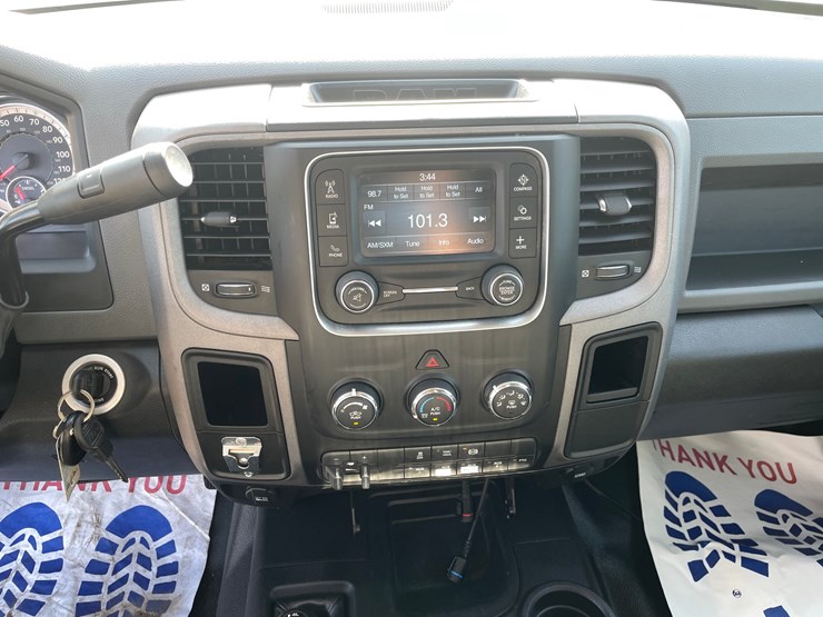 #1485-•-2016-ram-5500-flatbed-truck-(has-mn-salvage-title)-image-25