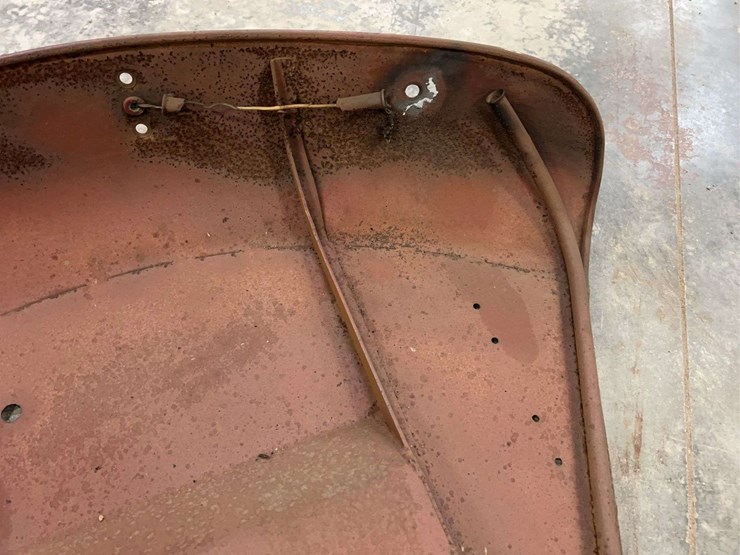 international-harvester-544-fenders-and-battery-holder-image-14
