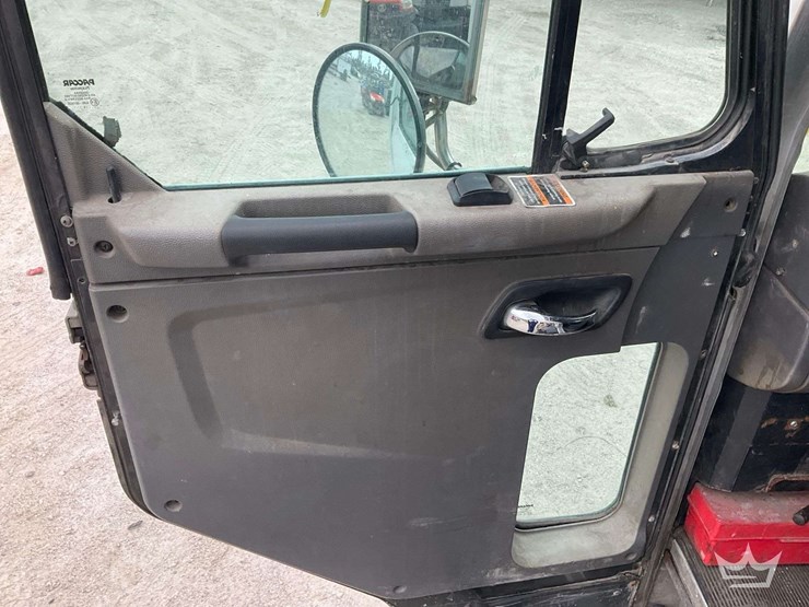 2019-peterbilt-520-image-18
