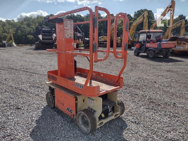 2014-jlg-1230es-image-26