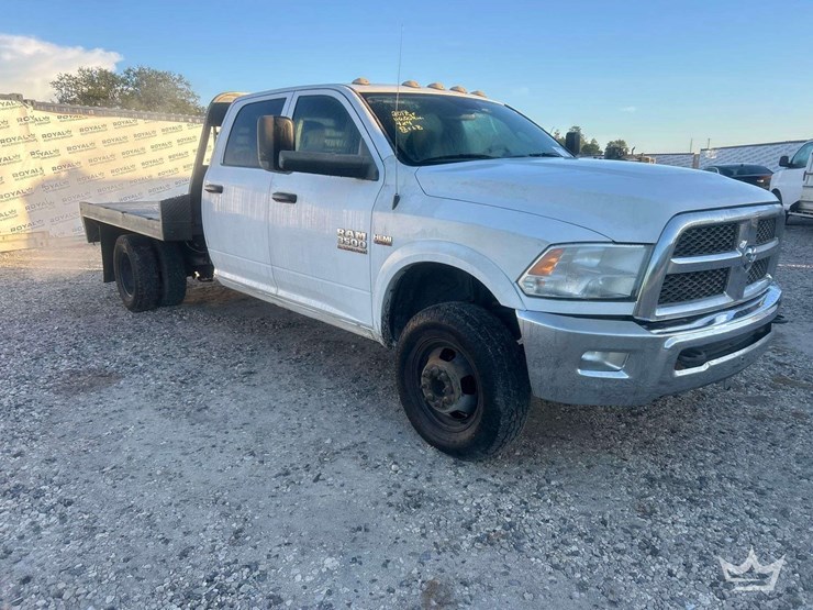 2017-dodge-3500-image-2