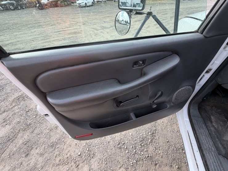 2003-gmc-3500-image-25