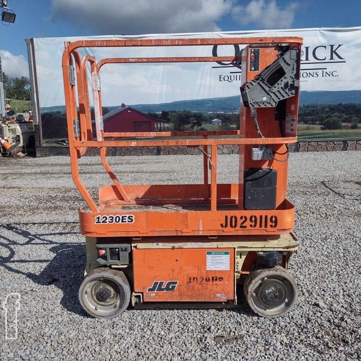 2014 JLG 1230ES