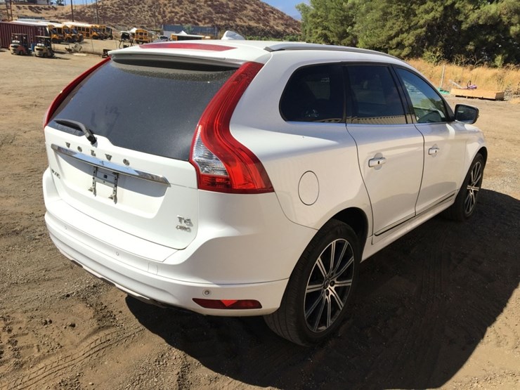 2017-volvo-xc60-image-3