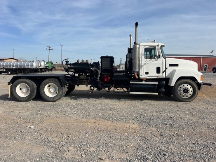 2002-mack-ch613-image-4