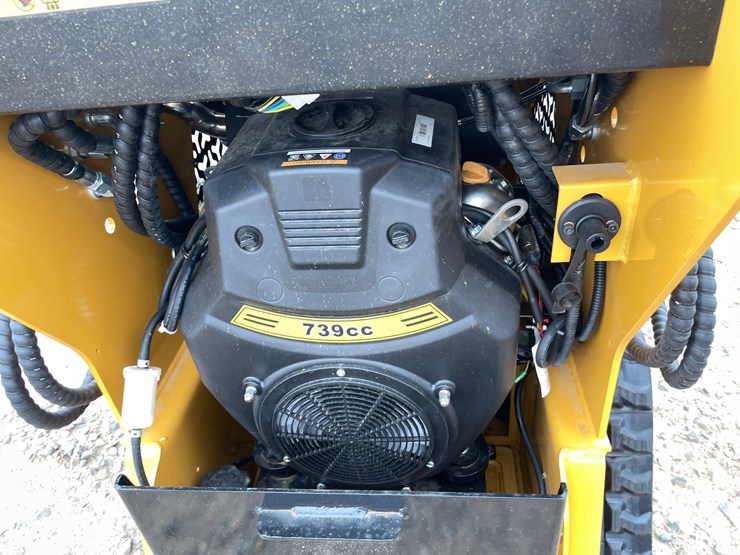 #5514-•-2026-agt-compact-track-loader-image-5