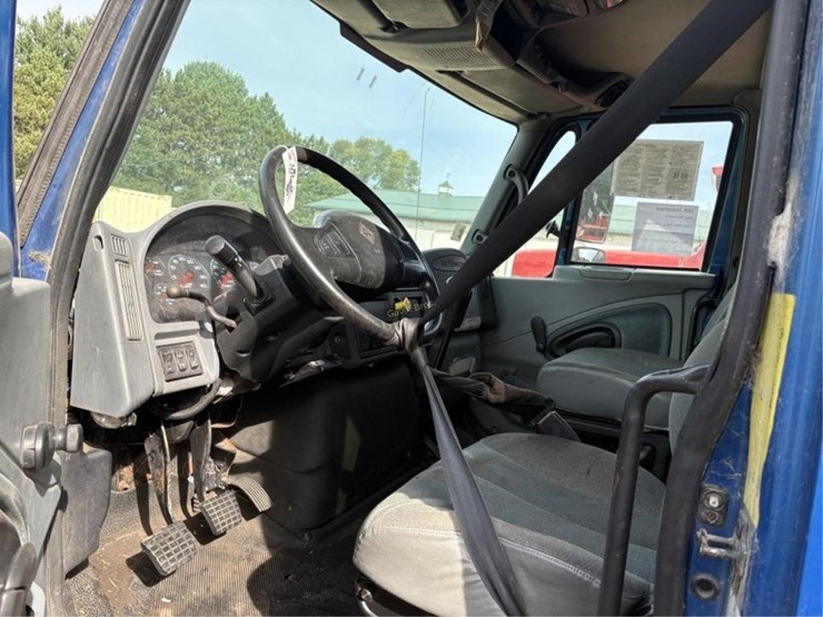 2005-international-durastar-4300-image-8