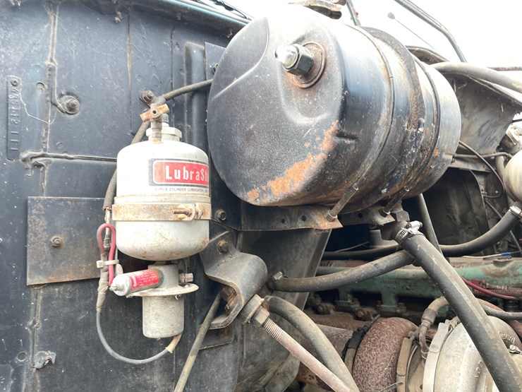 #1451-•-1979-international-f2275-grain-truck-(has-mn-title)-image-34