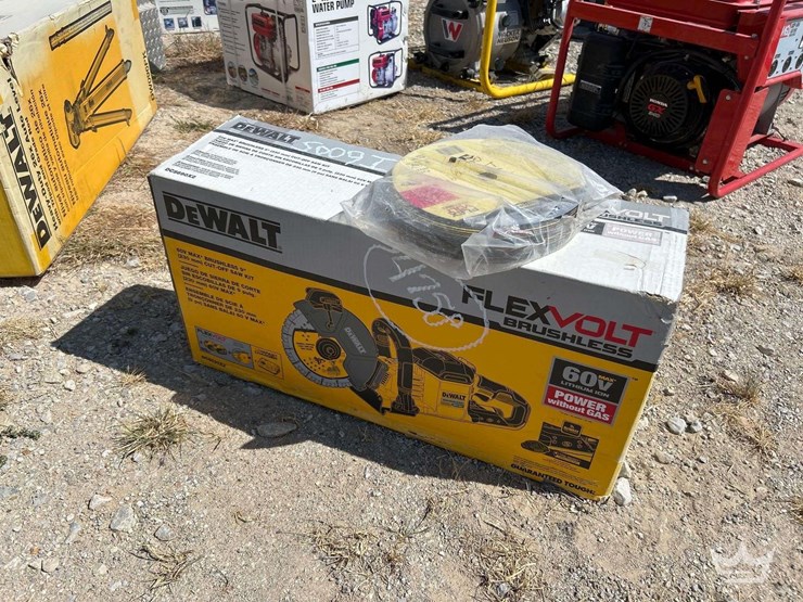 dewalt-flexvolt-60v-max-brushless-cordless-9-in.-cut-off-saw-kit-image-2