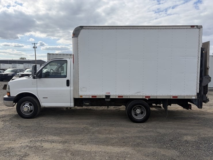2006-chevrolet-express-box-truck-image-7