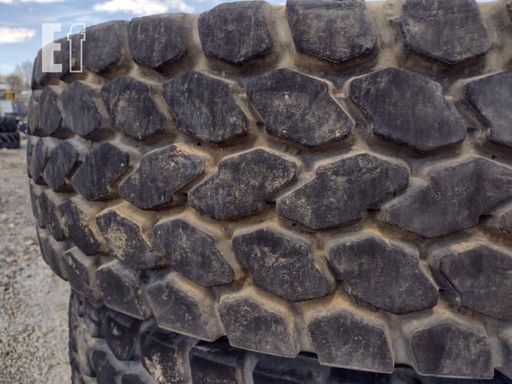 (4)-14r24-xgc-michelin-tires-w/rims-image-2
