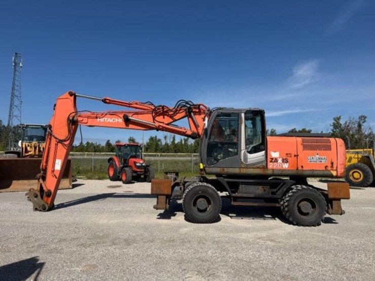 2014-hitachi-zx220w-3-image-7