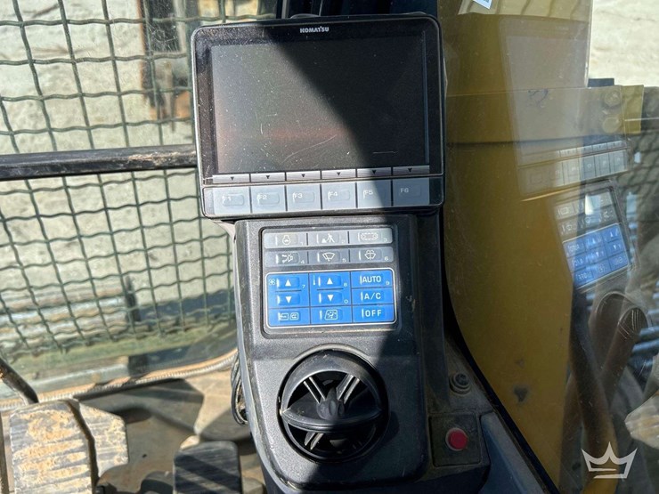 2017-komatsu-pc490lc-11-hydraulic-excavator-image-15