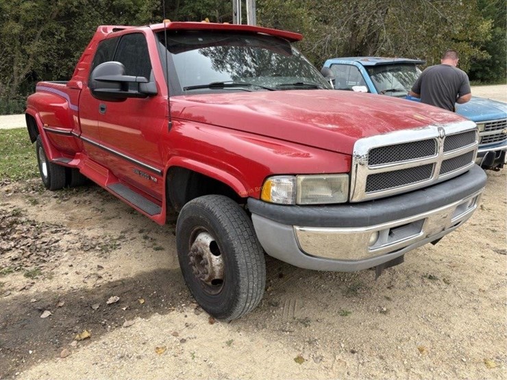 1995-dodge-ram-3500-image-1