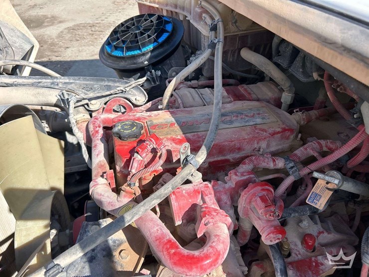 2019-freightliner-m2-106-image-9
