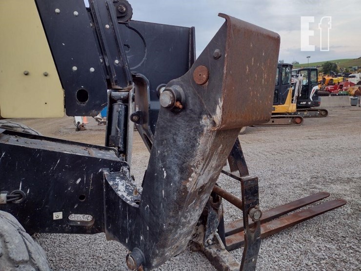 2017-jlg-1055-image-24