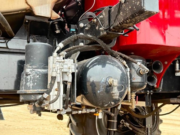 2024-case-ih-trident-5550-image-19