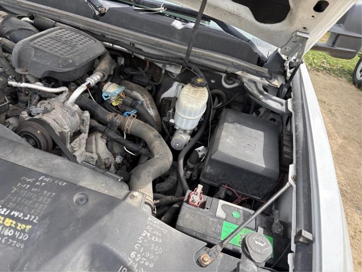 2010-chevrolet-3500-image-11
