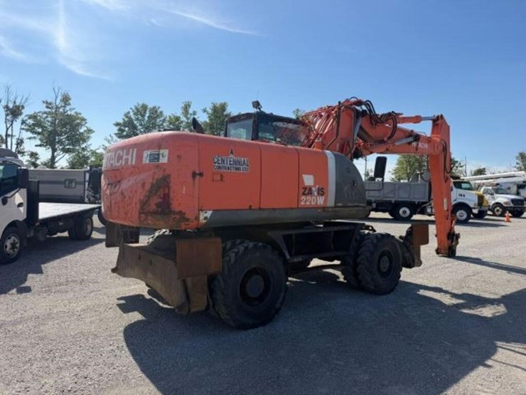 2014-hitachi-zx220w-3-image-3