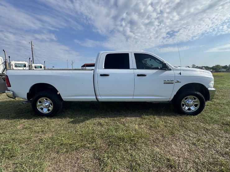 2018-dodge-3500hd-image-4