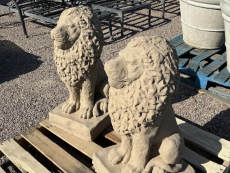 (2)-concrete-lion-statues-image-1