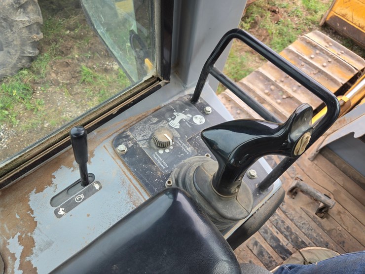 2004-deere-650h-xlt-image-40