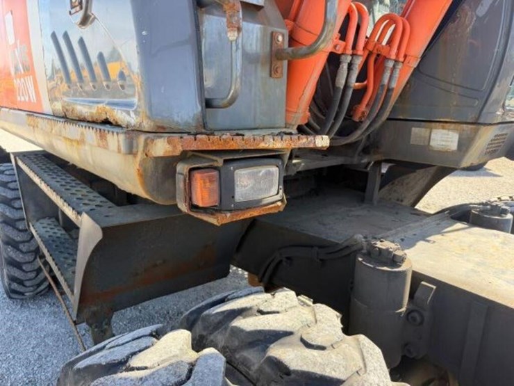 2014-hitachi-zx220w-3-image-61