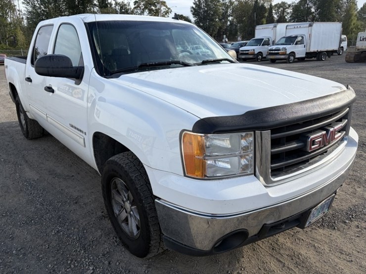 2008-gmc-sierra-1500-sle-4x4-crew-cab-pickup-image-2
