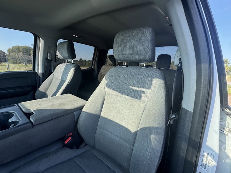2022-ford-f150-xlt-image-10
