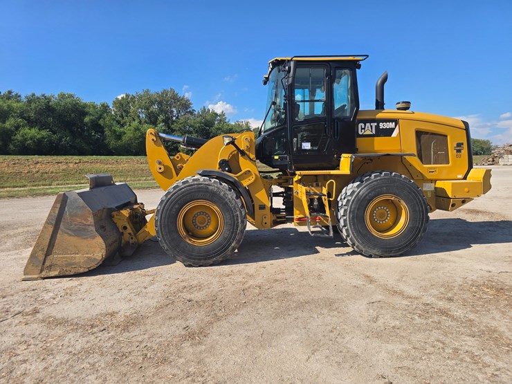 2016-caterpillar-930m-image-3