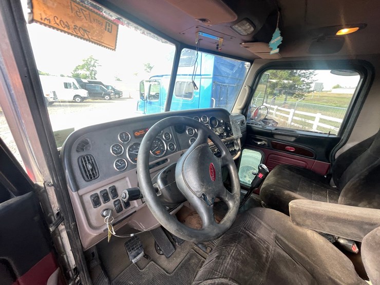 2012-peterbilt-388-image-26