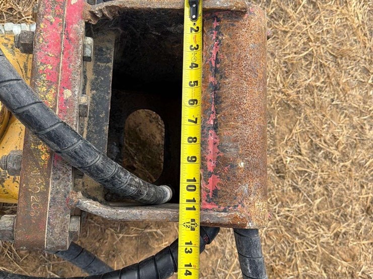 epiroc-sb302-hydraulic-breaker-excavator-attachment-image-9