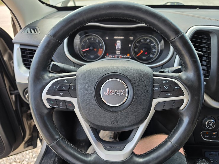 2015-jeep-cherokee-image-42