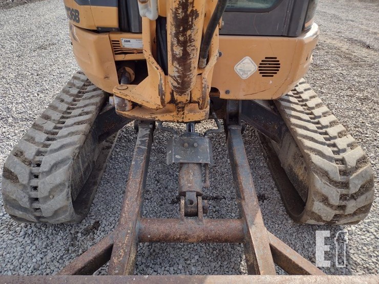 2011-case-cx36b-image-19