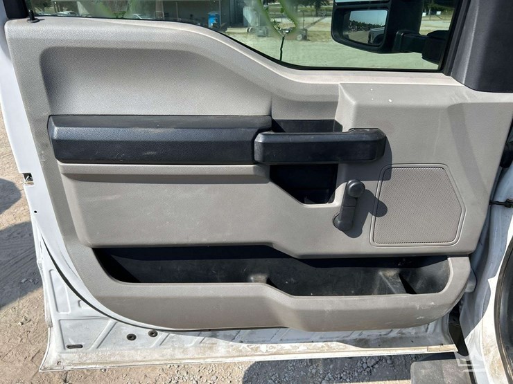 2017-ford-f550-image-11