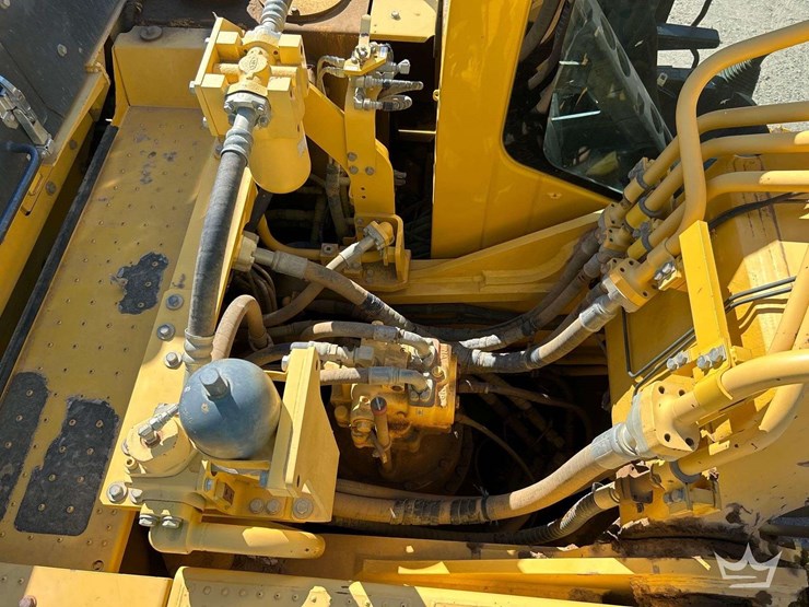 2017-komatsu-pc490lc-11-hydraulic-excavator-image-11