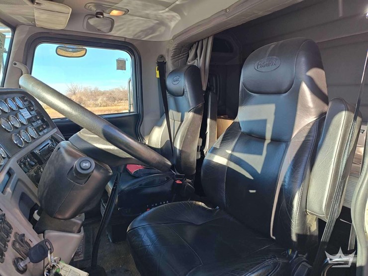 2020-peterbilt-367-image-48