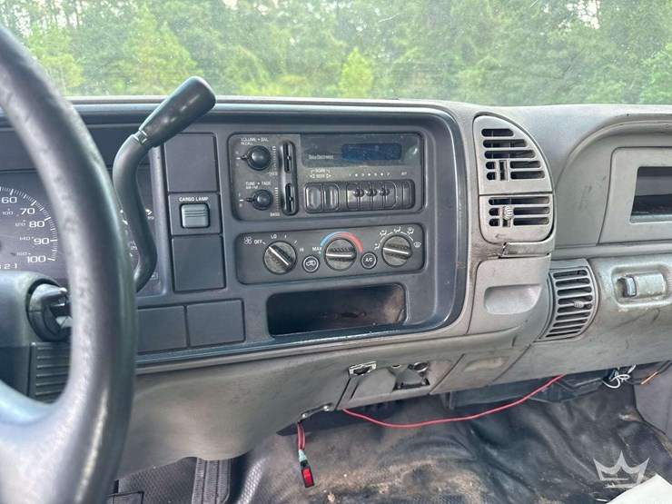 2000-chevrolet-3500-image-14