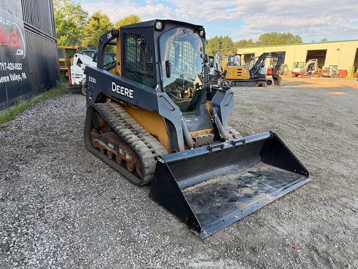 2012-deere-323d-image-6