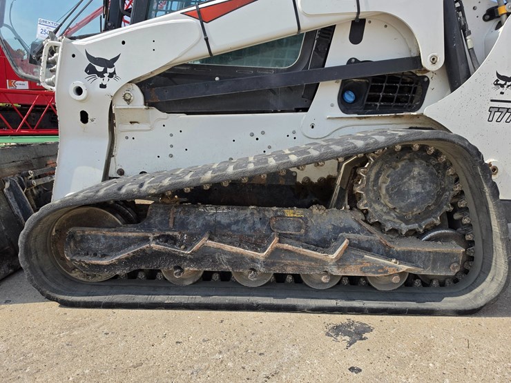 2022-bobcat-t770-image-53