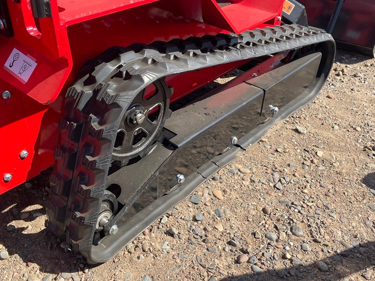 #5501-•-2026-agt-crawler-loader-image-8