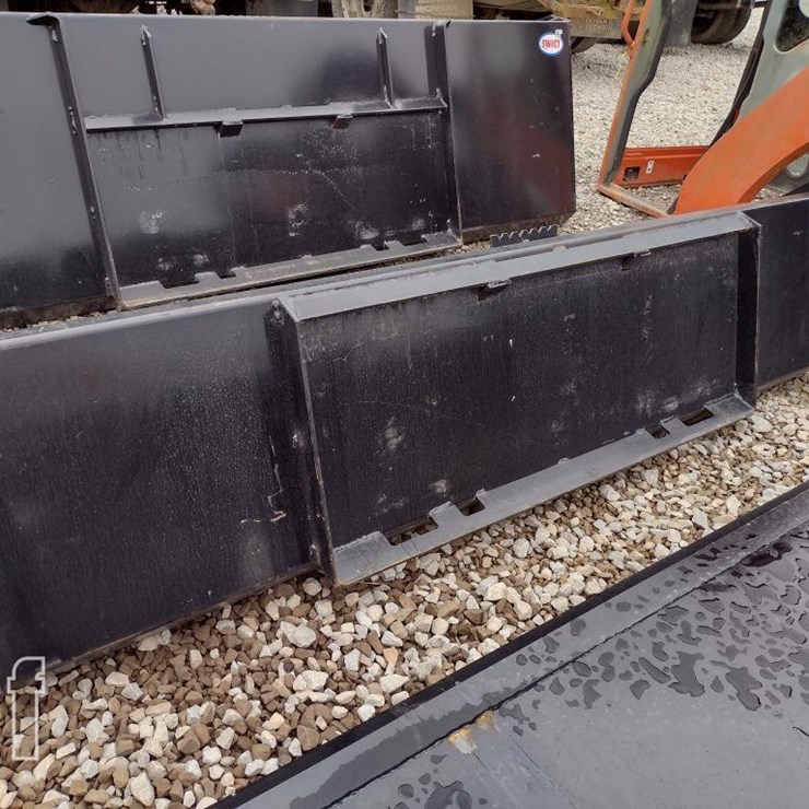 84 IN SKID LOADER BUCKET