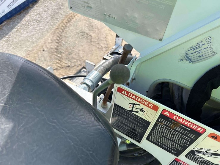 2019-freightliner-m2-106-image-37